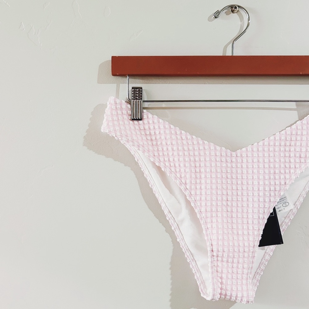 a & f | curve love high-rise high-leg cheeky bottom in light pink pattern ↷